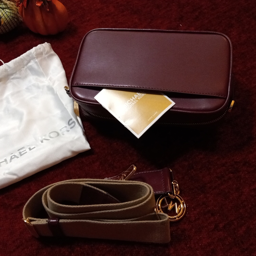 MICHAEL MICHAEL KORS BRADSHAW CAMERA BAG